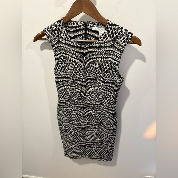 New without tag- Diane von Furstenberg Pentra Texture Seamless Dress Blk - Picture 2 of 9